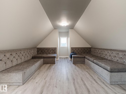22250 Twp Road 512, Rural Strathcona County, AB - Indoor Photo Showing Living Room