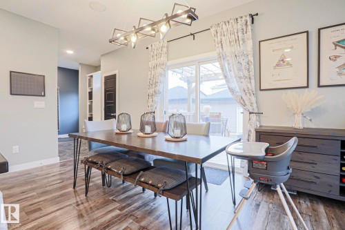 661 Lewis Greens Drive, Edmonton, AB - Indoor Photo Showing Dining Room