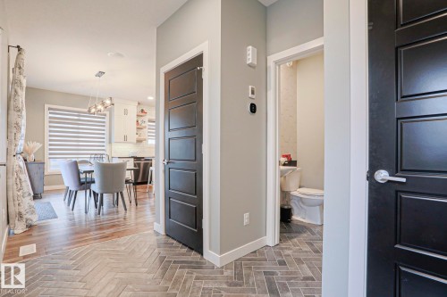 661 Lewis Greens Drive, Edmonton, AB - Indoor
