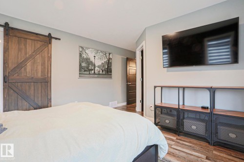 661 Lewis Greens Drive, Edmonton, AB - Indoor Photo Showing Bedroom