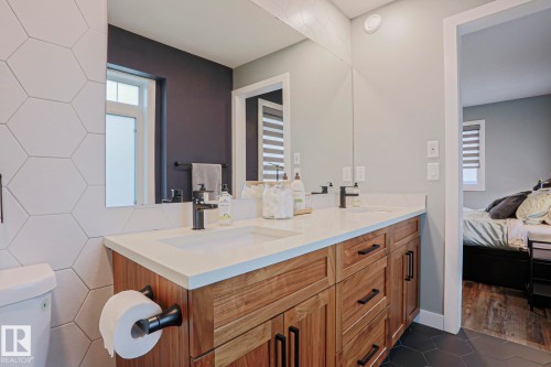 661 Lewis Greens Drive, Edmonton, AB - Indoor