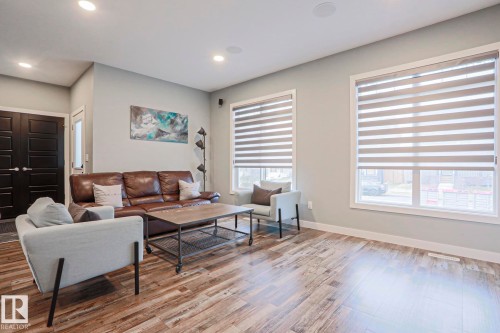661 Lewis Greens Drive, Edmonton, AB - Indoor Photo Showing Living Room