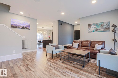 661 Lewis Greens Drive, Edmonton, AB - Indoor Photo Showing Living Room