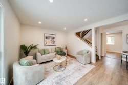 125 WOODBOROUGH Way  Edmonton, AB T5Y 1N2