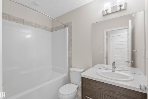 22546 96 Avenue, Edmonton, AB - Indoor Photo Showing Bathroom