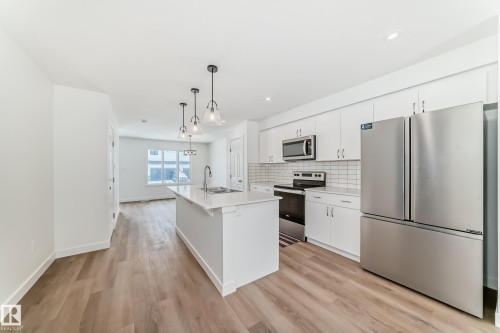 4611 177Ave, Edmonton, AB - Indoor Photo Showing Kitchen With Upgraded Kitchen
