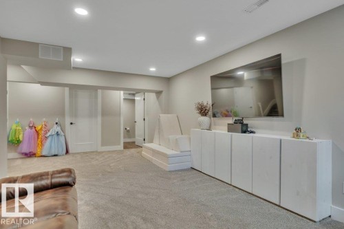 777 Berg Loop, Leduc, AB - Indoor