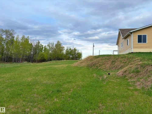 Expansive green space featuring a gentle slope - 60016 Rr 41, Rural Barrhead County, AB - Outdoor With View