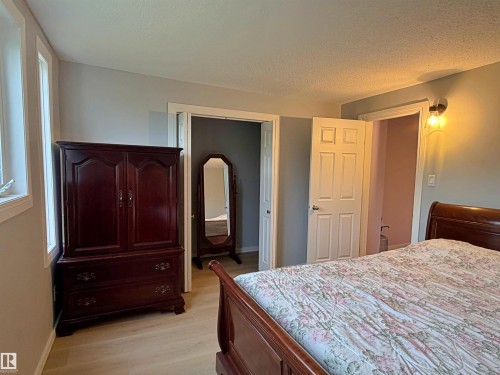 Light wood-finish flooring complements neutral wall tones - 60016 Rr 41, Rural Barrhead County, AB - Indoor Photo Showing Bedroom