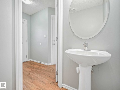 6424 1A Avenue, Edmonton, AB - Indoor Photo Showing Bathroom