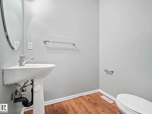 6424 1A Avenue, Edmonton, AB - Indoor Photo Showing Bathroom