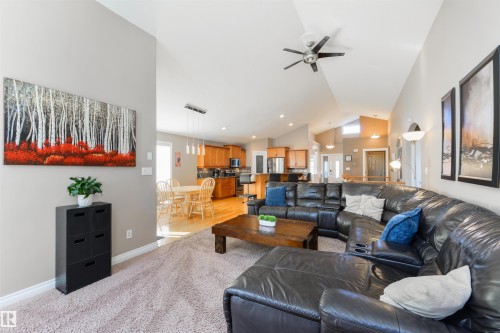 68 Linksview Bay, Spruce Grove, AB - Indoor Photo Showing Living Room