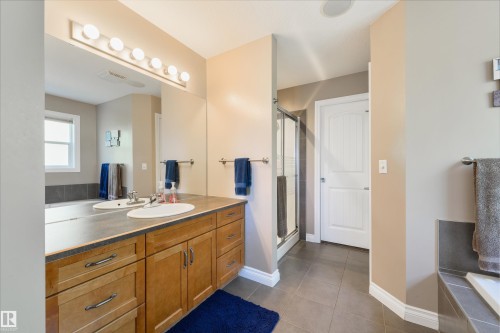 68 Linksview Bay, Spruce Grove, AB - Indoor Photo Showing Bathroom