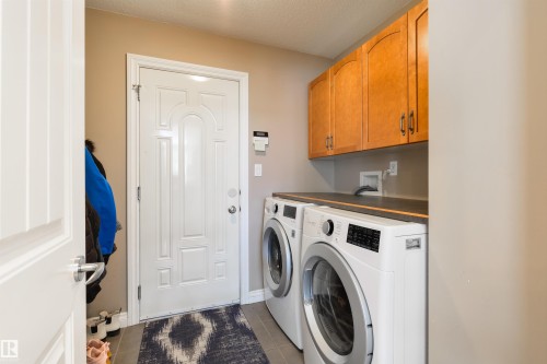 68 Linksview Bay, Spruce Grove, AB - Indoor Photo Showing Laundry Room