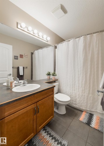 68 Linksview Bay, Spruce Grove, AB - Indoor Photo Showing Bathroom