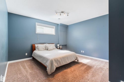 68 Linksview Bay, Spruce Grove, AB - Indoor Photo Showing Bedroom
