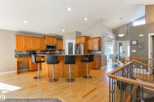 68 Linksview Bay, Spruce Grove, AB - Indoor Photo Showing Kitchen