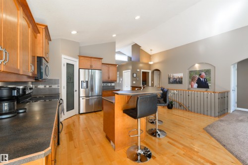 68 Linksview Bay, Spruce Grove, AB - Indoor Photo Showing Kitchen