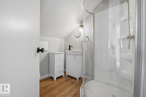 10217 155 Street, Edmonton, AB - Indoor Photo Showing Bathroom