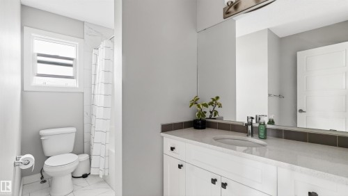 1723 200 Street Nw, Edmonton, AB - Indoor Photo Showing Bathroom