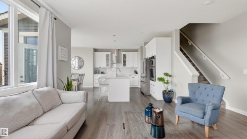 1723 200 Street Nw, Edmonton, AB - Indoor Photo Showing Living Room