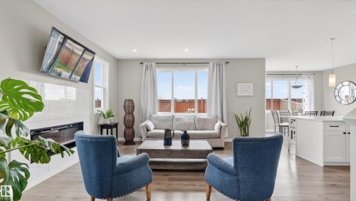 1723 200 Street Nw, Edmonton, AB - Indoor Photo Showing Living Room