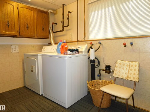 10908 30 Street, Edmonton, AB - Indoor Photo Showing Laundry Room