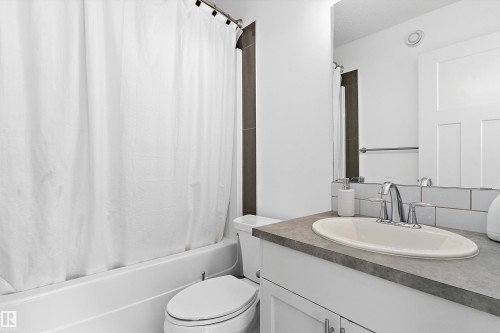 6904 Cardinal Wynd, Edmonton, AB - Indoor Photo Showing Bathroom