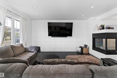 6904 Cardinal Wynd, Edmonton, AB - Indoor Photo Showing Living Room With Fireplace