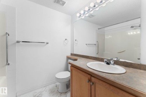 Edmonton, AB - Indoor Photo Showing Bathroom