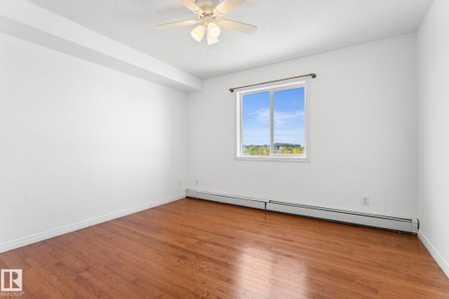 Edmonton, AB - Indoor Photo Showing Other Room