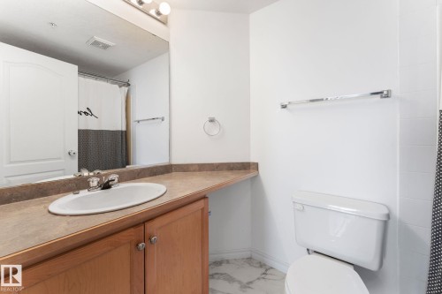 Edmonton, AB - Indoor Photo Showing Bathroom