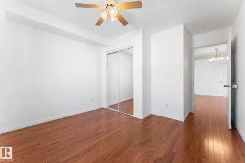 Edmonton, AB - Indoor Photo Showing Other Room