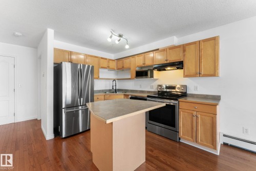 Edmonton, AB - Indoor Photo Showing Kitchen