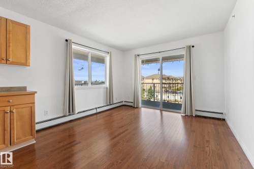 Edmonton, AB - Indoor Photo Showing Other Room