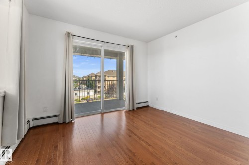 Edmonton, AB - Indoor Photo Showing Other Room