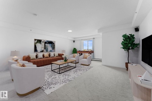 Edmonton, AB - Indoor Photo Showing Other Room