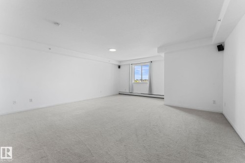 Edmonton, AB - Indoor Photo Showing Other Room