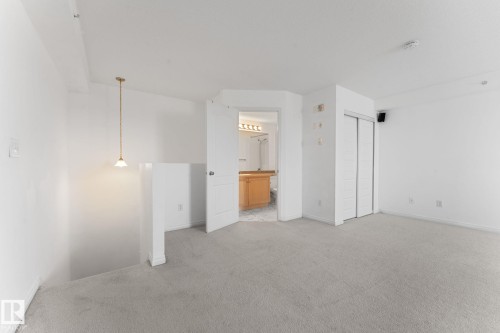 Edmonton, AB - Indoor Photo Showing Other Room
