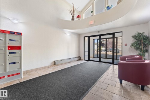 Edmonton, AB - Indoor Photo Showing Other Room