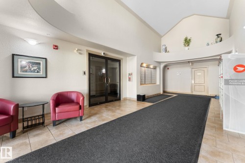 Edmonton, AB - Indoor Photo Showing Other Room