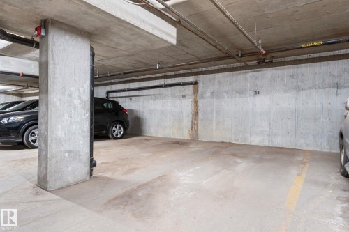 Edmonton, AB - Indoor Photo Showing Garage