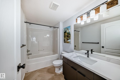 320 592 Hooke Road, Edmonton, AB - Indoor Photo Showing Bathroom