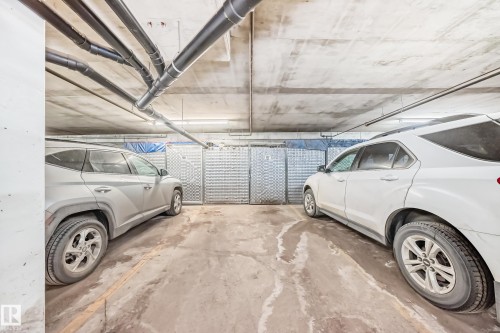 320 592 Hooke Road, Edmonton, AB - Indoor Photo Showing Garage