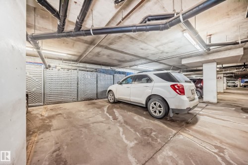 320 592 Hooke Road, Edmonton, AB - Indoor Photo Showing Garage