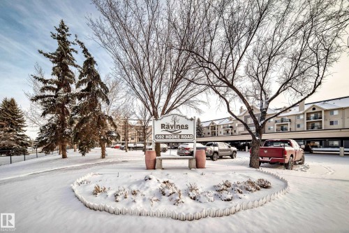 320 592 Hooke Road, Edmonton, AB - Outdoor