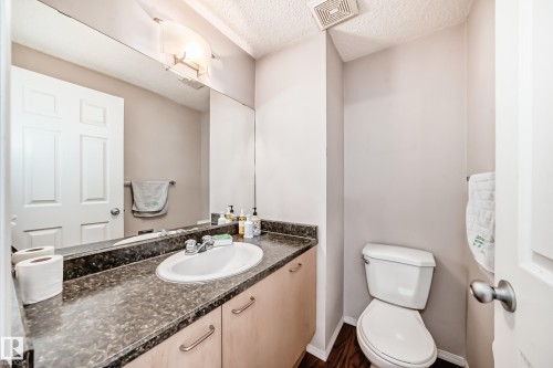 34 12104 16 Avenue Sw, Edmonton, AB - Indoor Photo Showing Bathroom