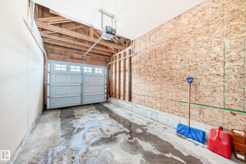 34 12104 16 Avenue Sw, Edmonton, AB - Indoor Photo Showing Garage