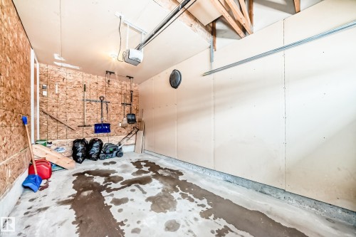 34 12104 16 Avenue Sw, Edmonton, AB - Indoor Photo Showing Garage