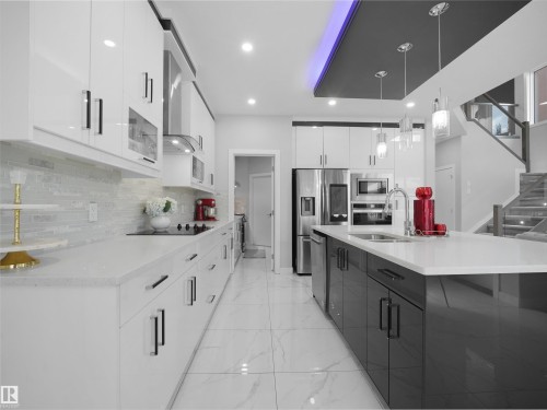 1427 150 Avenue, Edmonton, AB - Indoor Photo Showing Kitchen With Upgraded Kitchen